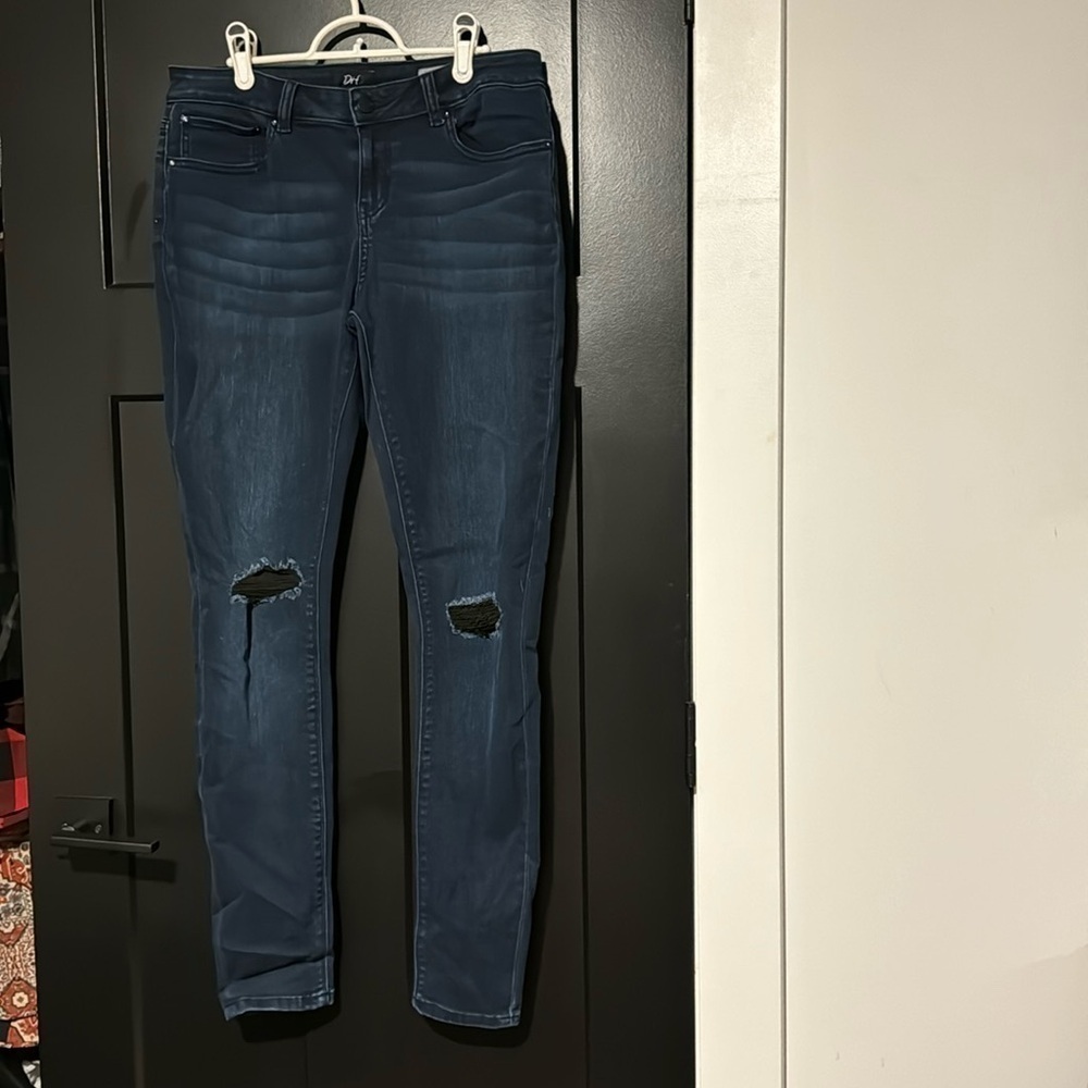 🎉 Denver Hayes DH3 Mia Mid-rise Dark Wash Ripped Skinny Jeans